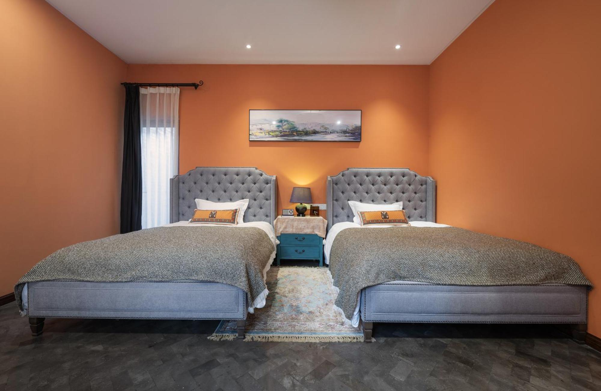 Hotel Cote Cour Deductive - Quadrangle Close To Tiananmen Square & Forbidden & Nanluoguxiang, Walk To Wangfujing, Speaking, Free Wifi, Free Laundry, Free Wonton & Noodles With Tour Ticket Service, Free Selfies With Ancient Costum Peking