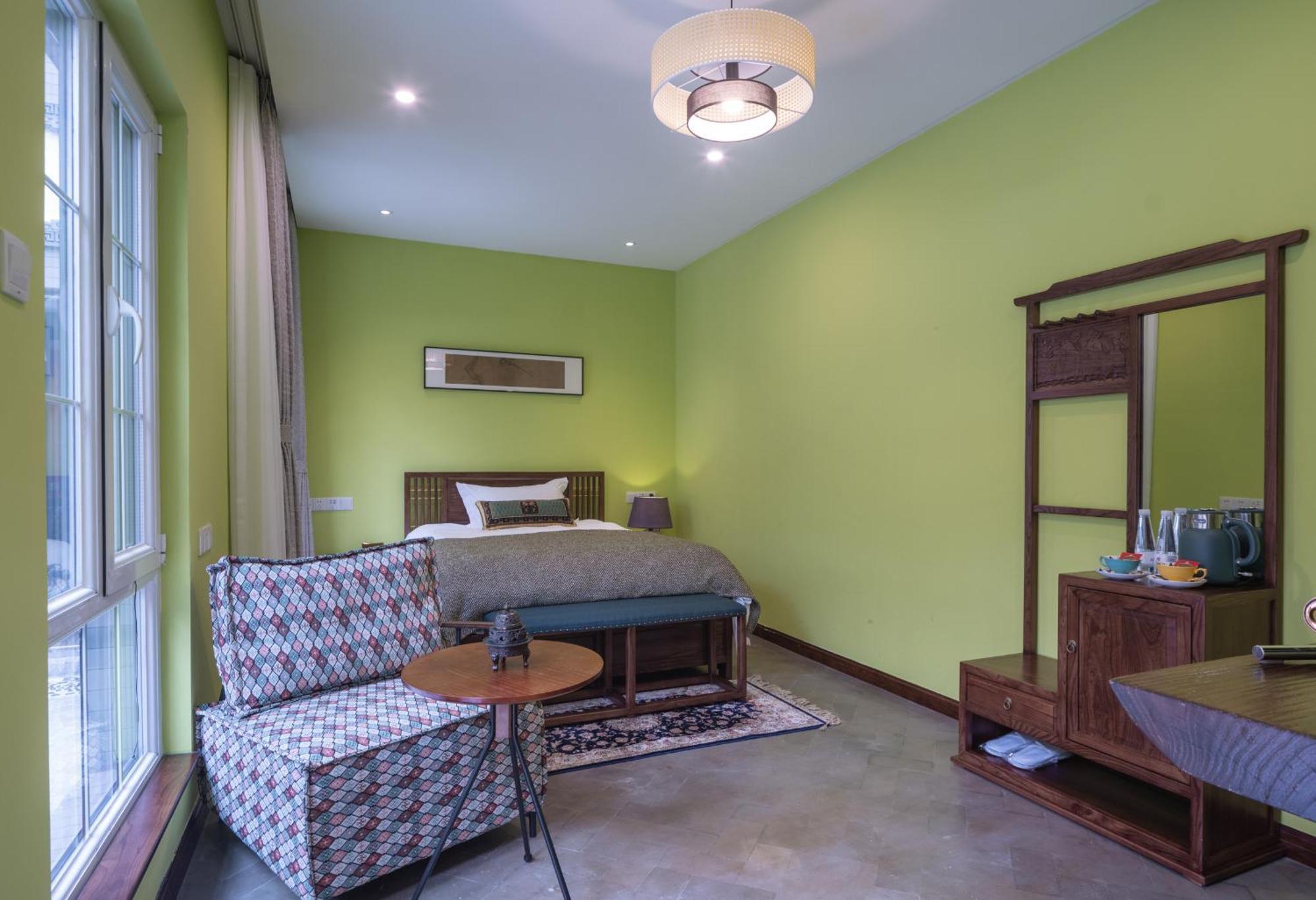 Hotel Cote Cour Deductive - Quadrangle Close To Tiananmen Square & Forbidden & Nanluoguxiang, Walk To Wangfujing, Speaking, Free Wifi, Free Laundry, Free Wonton & Noodles With Tour Ticket Service, Free Selfies With Ancient Costum Peking