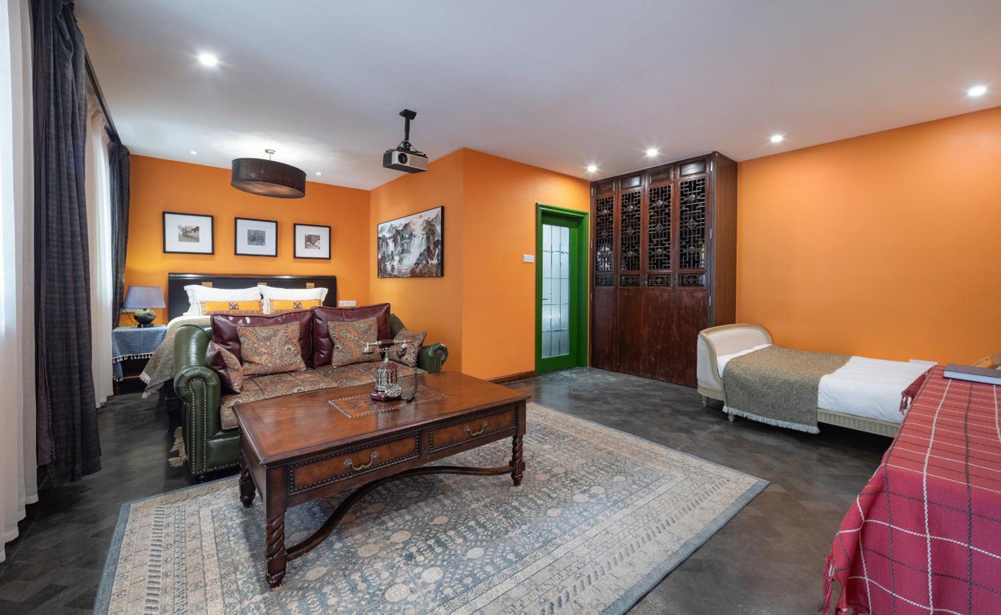 Hotel Cote Cour Deductive - Quadrangle Close To Tiananmen Square & Forbidden & Nanluoguxiang, Walk To Wangfujing, Speaking, Free Wifi, Free Laundry, Free Wonton & Noodles With Tour Ticket Service, Free Selfies With Ancient Costum 5*